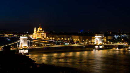Fototapeta na wymiar The bridge and parliament in Budapest