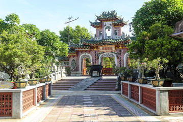 Fototapeta premium entry to the pagoda of Quang Cong in Hoi An, Vietnam.