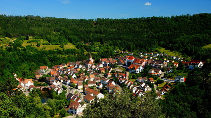 herrliches Stadtpanorama auf Wildberg von oben im Nordschwarzwald 