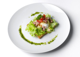 Sandwich with poached egg and bacon