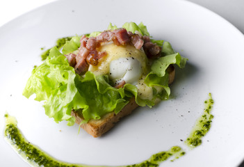 Sandwich with poached egg and bacon