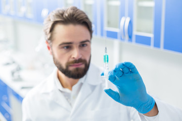 Selective focus of medical syringe