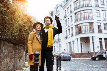 Obraz premium young beautiful couple catching taxi on city street