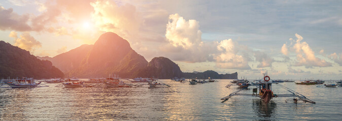 Obraz premium Bangka boat on El Nido in the evening, Philippines