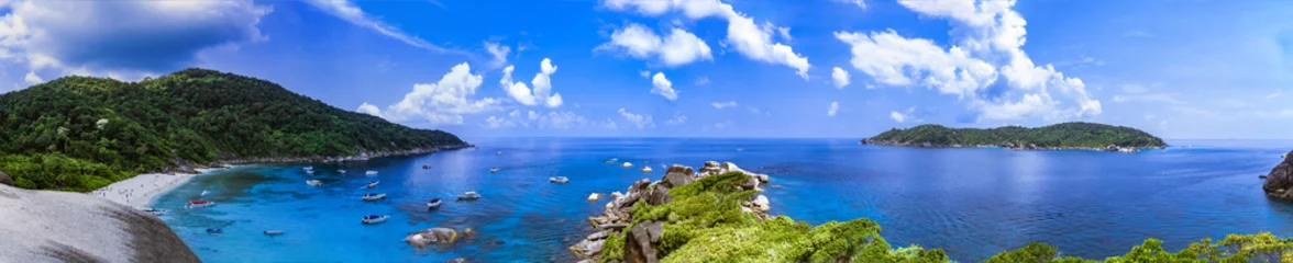 Zelfklevend Fotobehang Panorama view of a tropical island in Thailand. Similan island. © elroce