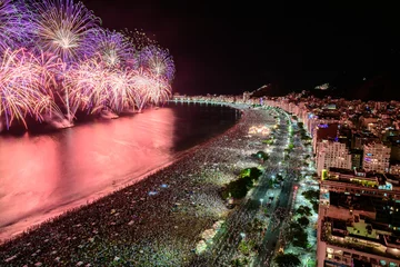 Photo sur Plexiglas Copacabana, Rio de Janeiro, Brésil Copacabana beach fireworks during New Year's Eve