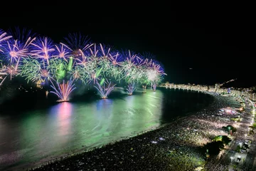 Papier Peint photo autocollant Copacabana, Rio de Janeiro, Brésil Copacabana beach fireworks during New Year's Eve