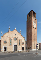 Fototapeta na wymiar Treviso / Basilica in the old square