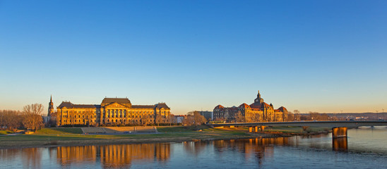 Dresden, Blick auf die Staatskanzlei  und Palais Fürstenberg vom Brühlschen Garten