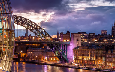 Tyne Bridge and night cityscape under colourful sunset, Newcastle upon Tyne, England, UK - obrazy, fototapety, plakaty