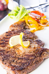 grilled steak with stir fried bell pepper and romaine salad