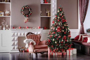 Image of chimney and decorated Christmas tree with gift - 184877676