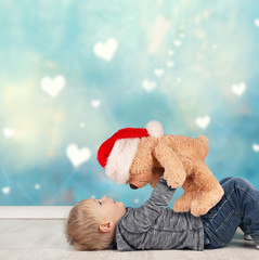 Weihnachten - kleiner Junge mit Teddy