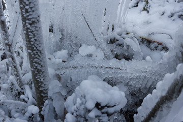 icicles, frozen water in winter