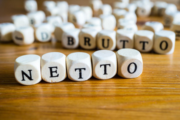 Netto Brutto Holzwürfel