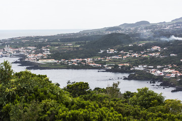 Fototapeta na wymiar Blick vom Monte Brasil auf Angra do Heroísmo der Azoreninsel Terceira.