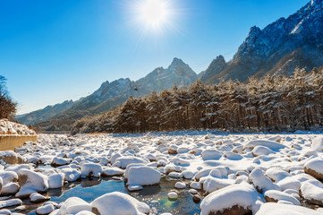 Naklejka premium Seoraksan national park in winter, South Korea.
