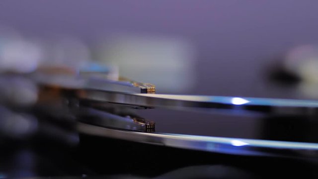 The hdd working, the head moves over the disk
