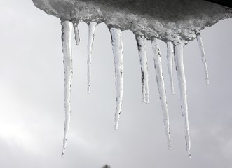 eiszapfen am dach