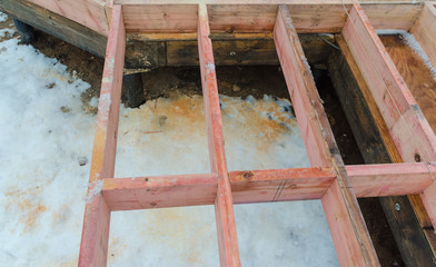 installation sub-floor and the lag in building on pile Foundation