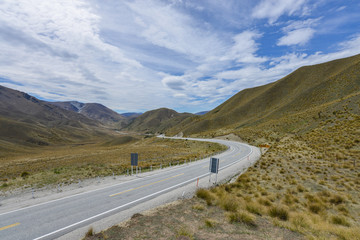 Fototapeta premium Road line in Lindis pass New Zealan