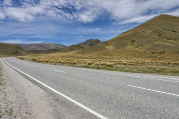 Road line in Lindis pass New Zealan