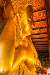 Obraz premium Big statue of reclining Buddha