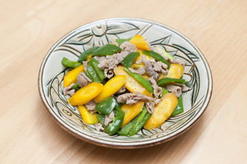 島にんじんと豚肉の炒め物