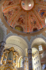 Fototapeta na wymiar Die Frauenkirche in Dresden Sachsen Deutschland