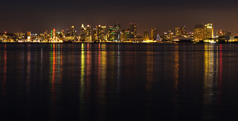 Fototapeta na wymiar San Diego skyline at golden hour