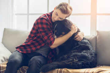 Obraz premium Young person with dog at home leisure