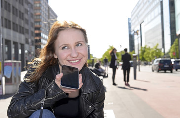 Frau mit smartphone