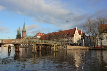 malerische Brücke über die Obertrave in Lübeck