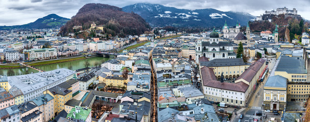 Obraz premium Stadtpanorama Salzburg im Dezember