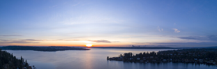 Obraz premium Lake Washington Panoramic View From Bellevue to Seattle