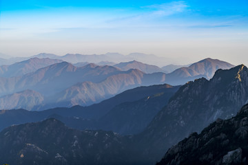 Obraz na płótnie Canvas Beautiful scenery in Mount Huangshan, China