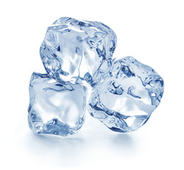 Obraz premium ice cubes isolated on white background
