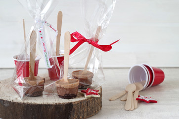 triple Trinkschokolade am Stiel zu Weihnachten