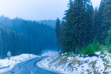 Obraz premium View of winter roads in the forest and mountains.