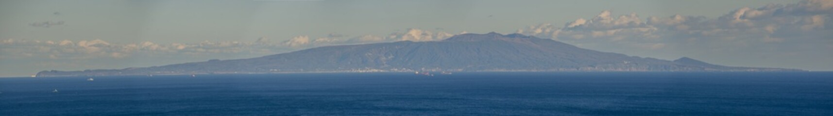 伊豆稲取から望む大島