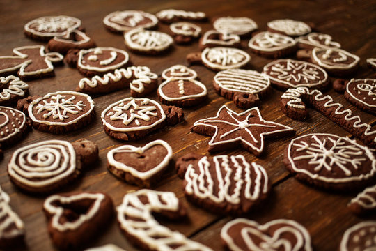 Traditional homemade Christmas ginger and chocolate cookies decorated with white sugar painting