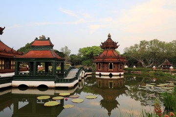 Fototapeta premium Asian pond-style pool pavilion
