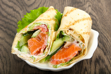 Salmon bread roll