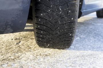 Winter studded tire closeup o winter road