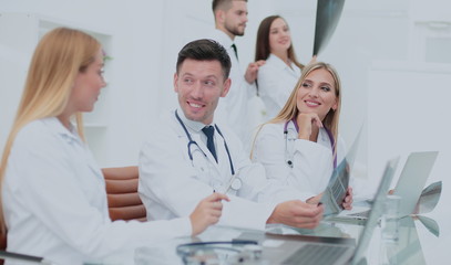 Obraz premium Portrait of confident happy group of doctors working at the medi
