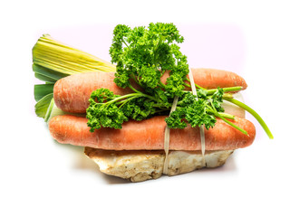 Suppengemüse isoliert