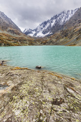 Fototapeta na wymiar Lake Kuiguk. Altai Mountains autumn landscape