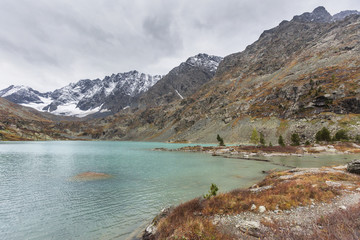 Obraz premium Lake Kuiguk. Altai Mountains autumn landscape