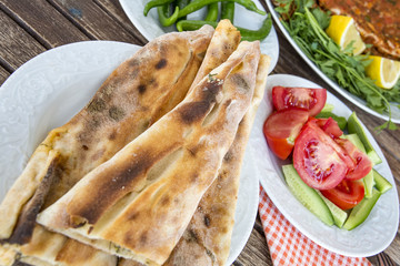 Türk mutfağından Peynirli Pide