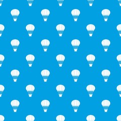 Naklejka premium Hot air balloon with basket pattern seamless blue